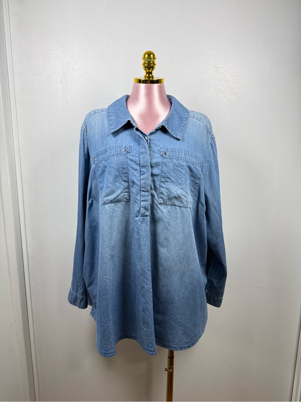 Lane Bryant Chambray Tunic Top Plus Size 22/24 Blue Soft Lyocell Cotton - Picture 2 of 10